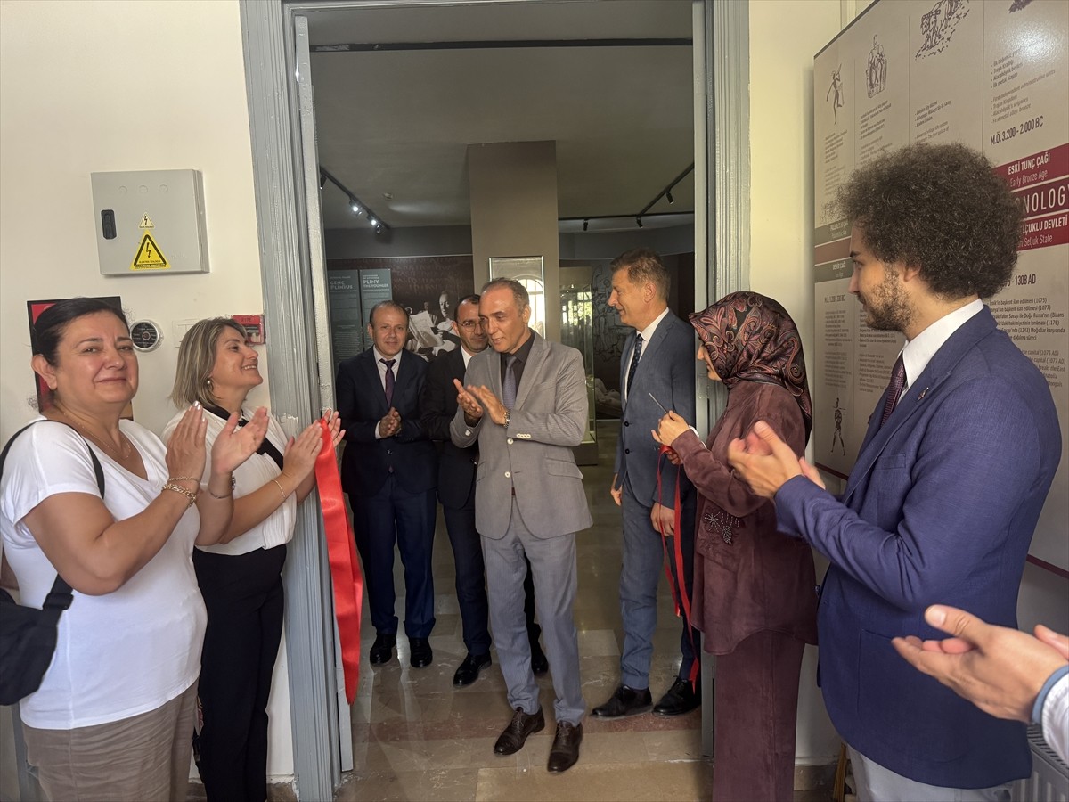 Anadolu'nun kültürel mirasına ışık tutan "Antik Dönemde Anadolu'da Mezar Hediyeleri" sergisi...