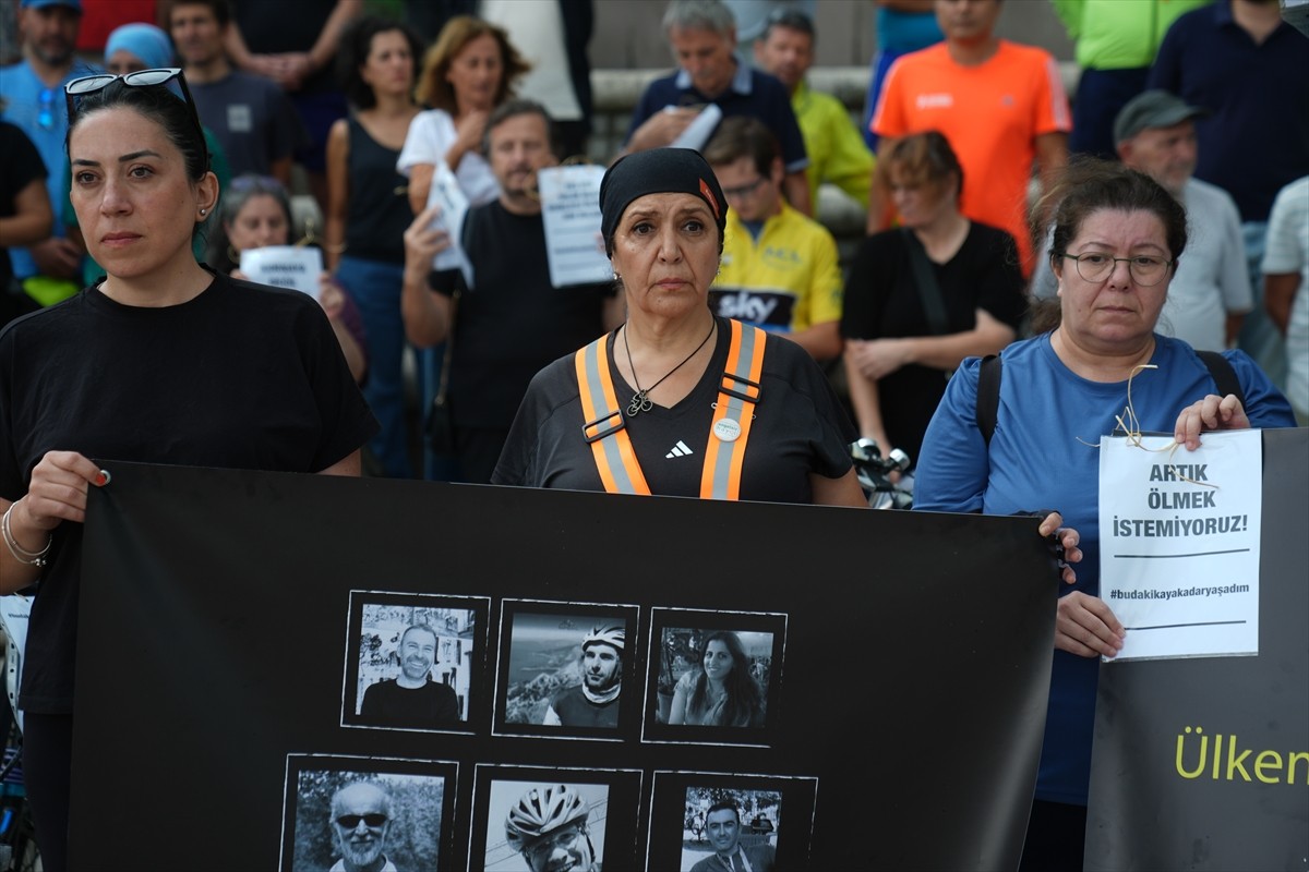 Ankara'da bisiklet antrenmanı sırasında arkadan gelen aracın çarpması sonucu yaşamını yitiren...