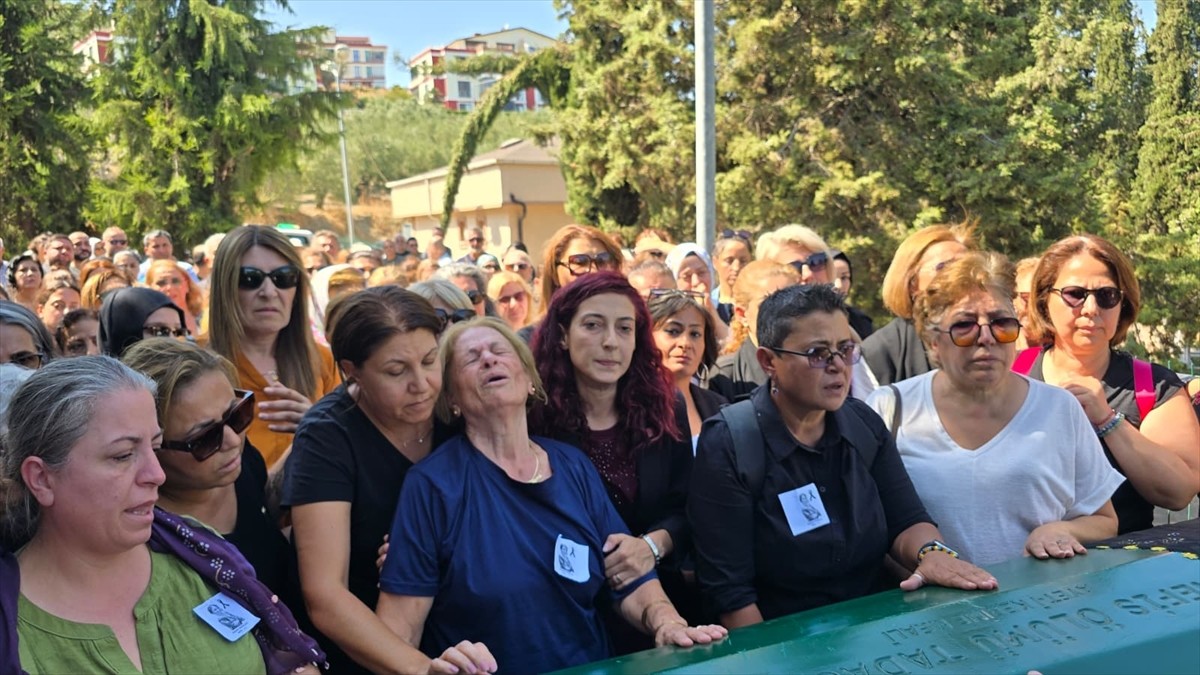 Ankara'da kayınpederi tarafından bıçaklanarak hayatını kaybeden Başak Gürkan Arslan'ın cenazesi...