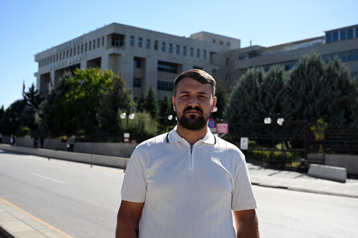 Ankara'da taksicilik yapan Mehmet Can Doğan, Etimesgut ilçesinde seyir halindeyken trafikteki...