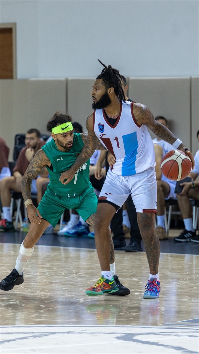 Antalya'da düzenlenen "Gloria Pre-Season Games 2025" basketbol turnuvasında Türkiye Sigorta...