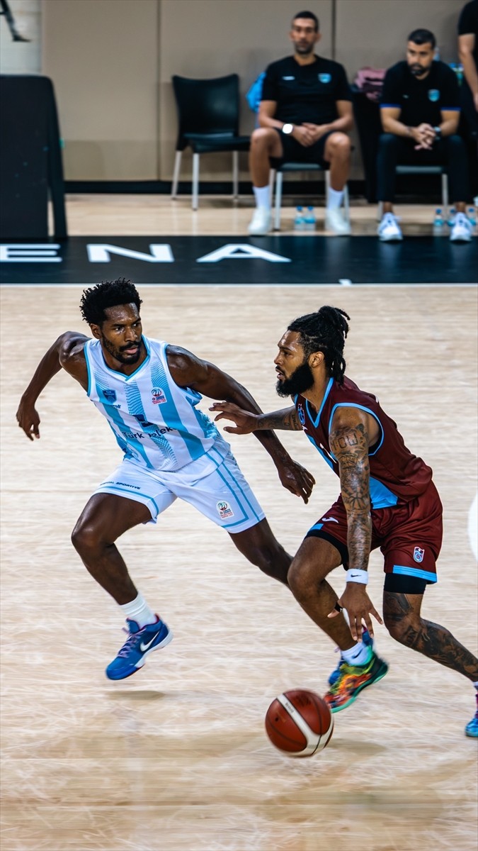 Antalya'da düzenlenen "Gloria Pre-Season Games 2025" basketbol turnuvasında Türkiye Sigorta...