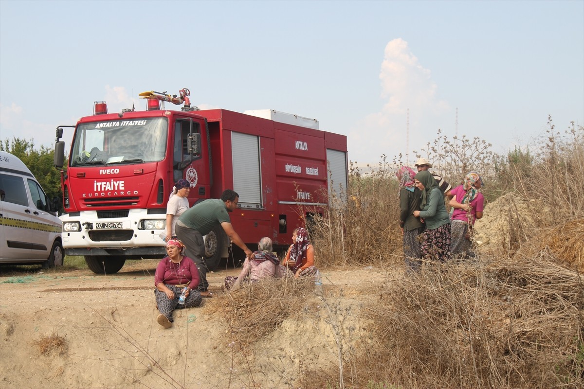 Antalya'nın Serik ilçesinde tamir ettiği traktörün altında kalan oto elektrik ustası hayatını...