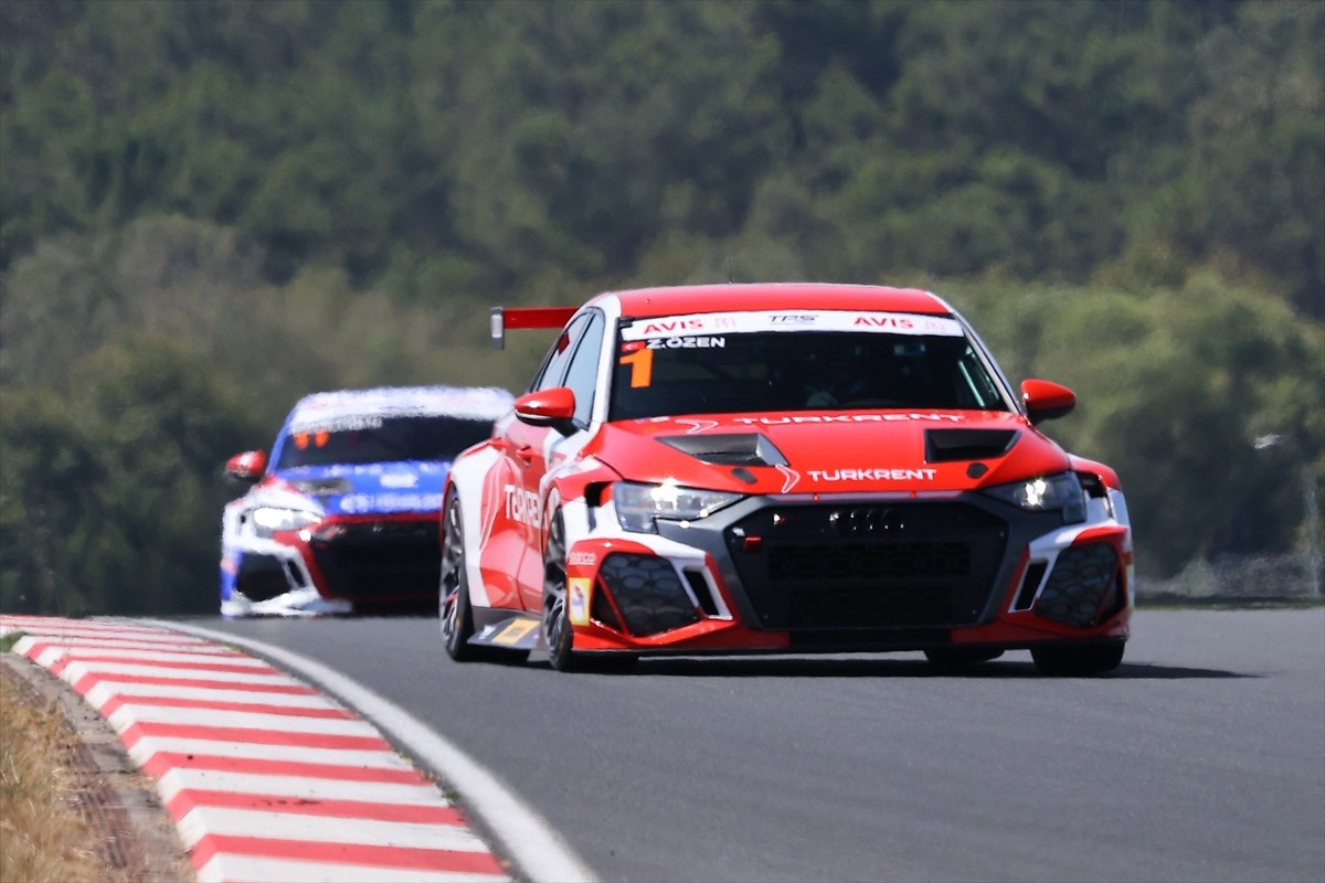 AVIS 2025 Türkiye Pist Şampiyonası'nın üçüncü ayağı TOSFED İstanbul Park'ta gerçekleştirildi. 30...