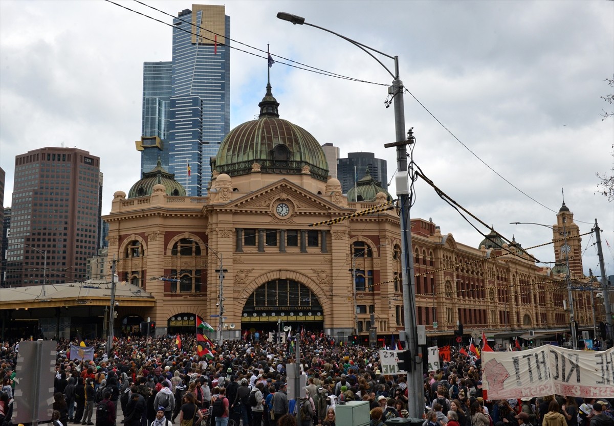 Avustralya'da on binlerce kişinin katılımıyla Filistin'e destek eylemleri düzenlendi. Aborjin ve...