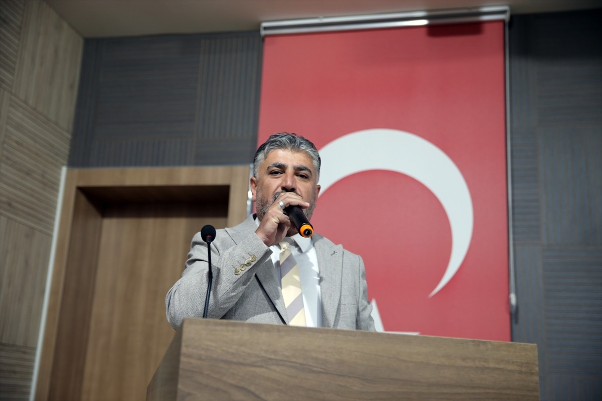 Aydın'da "Aile Yılı" kapsamında, evliliklerinde yarım asrı deviren çiftler, tecrübelerini evlilik...