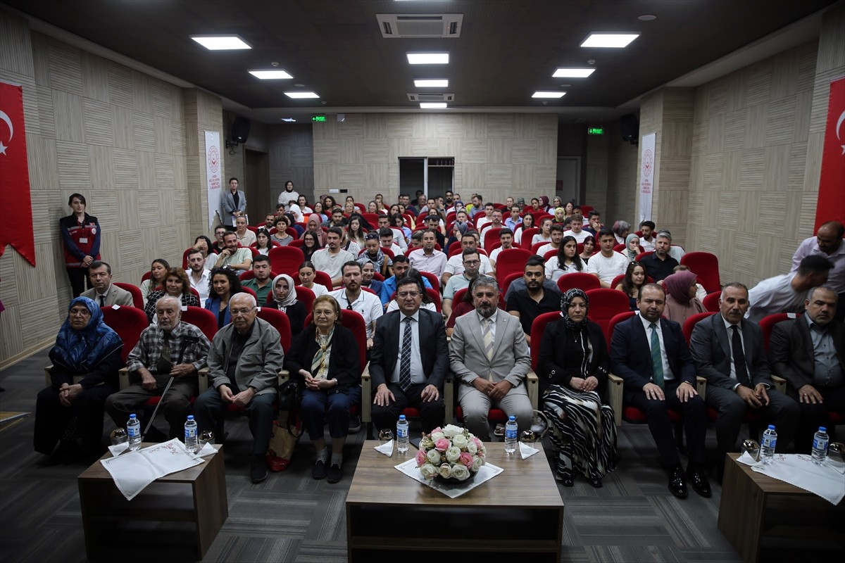 Aydın'da "Aile Yılı" kapsamında, evliliklerinde yarım asrı deviren çiftler, tecrübelerini evlilik...