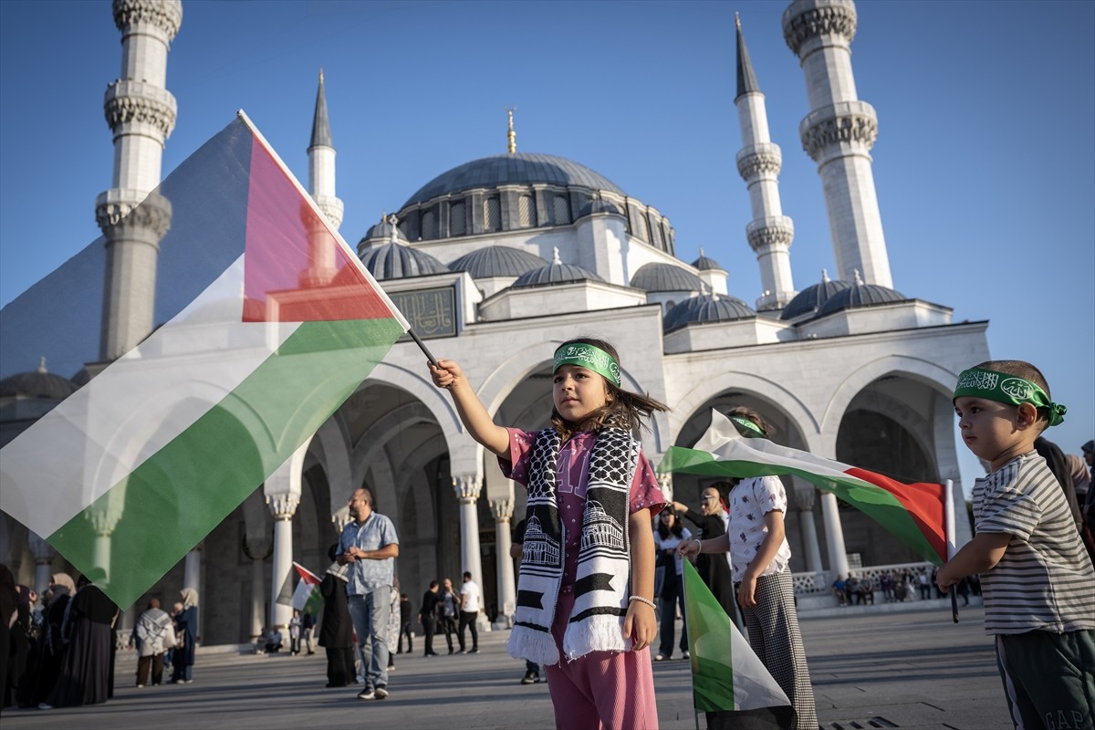 Başkentte, Filistin'e ve Küresel Sumud Filosu'na destek için basın açıklaması yapıldı. Ankara...