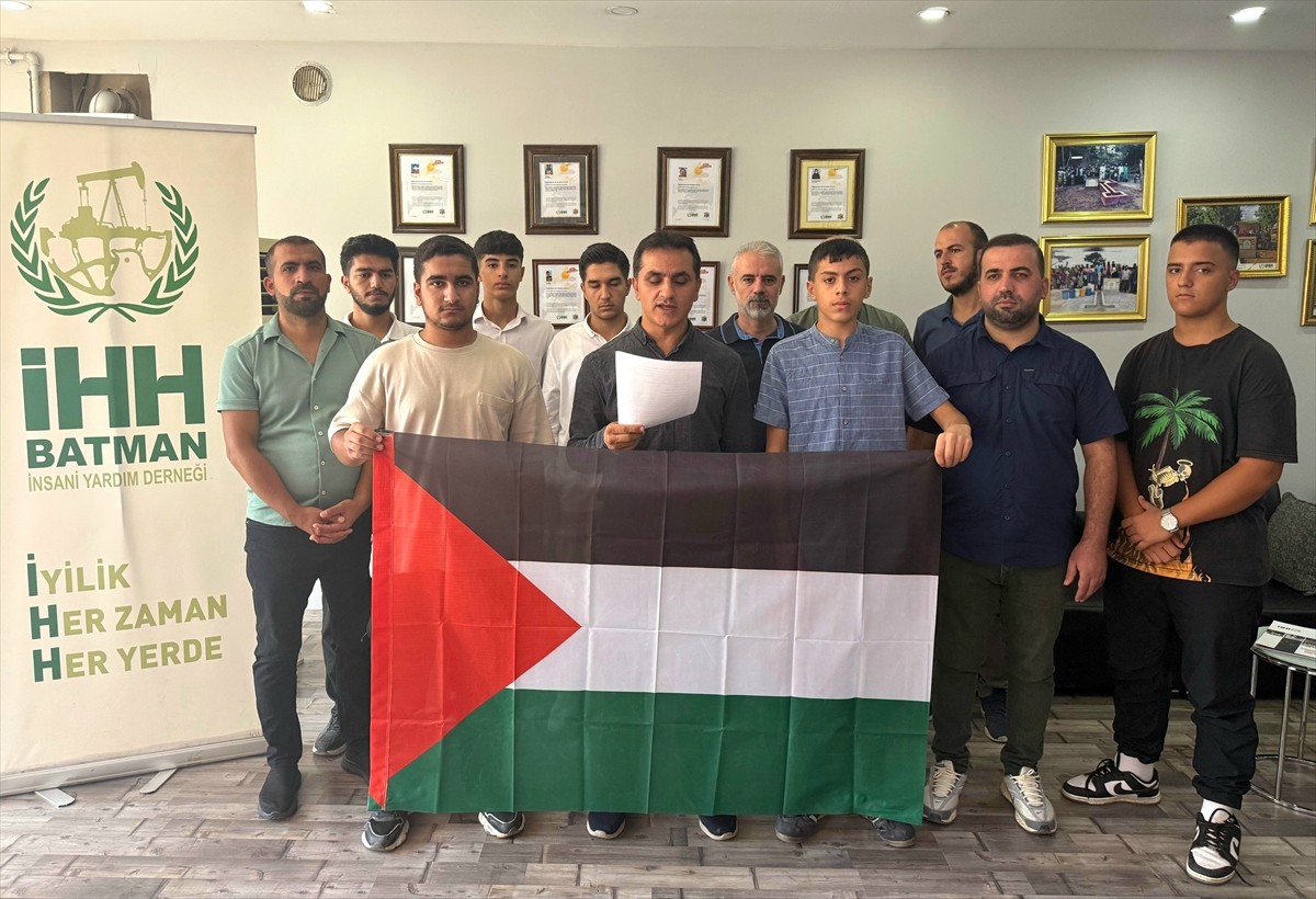 Batman'da Filistin'e ve Küresel Sumud Filosu'na destek için basın açıklaması yapıldı. Batman İHH...