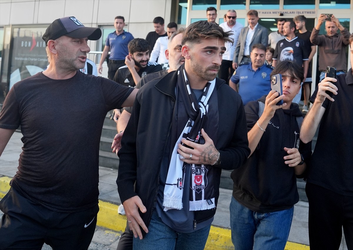 Beşiktaş'ın transfer görüşmelerine başladığı İngiltere Premier Lig ekiplerinden Nottingham...