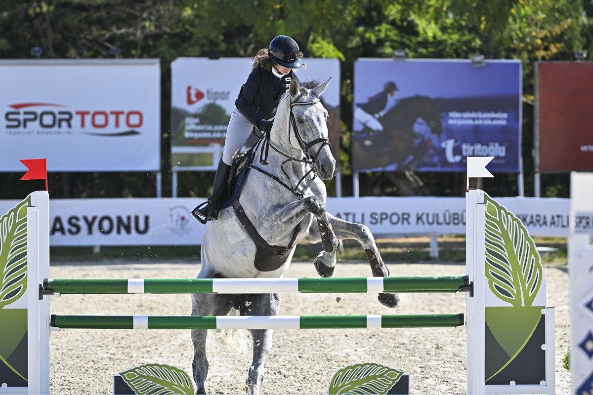 Binicilikte Cumhurbaşkanlığı Kupası ve Türkiye Ligi 6. ayak yarışmaları, Ankara'da başladı. Ankara...