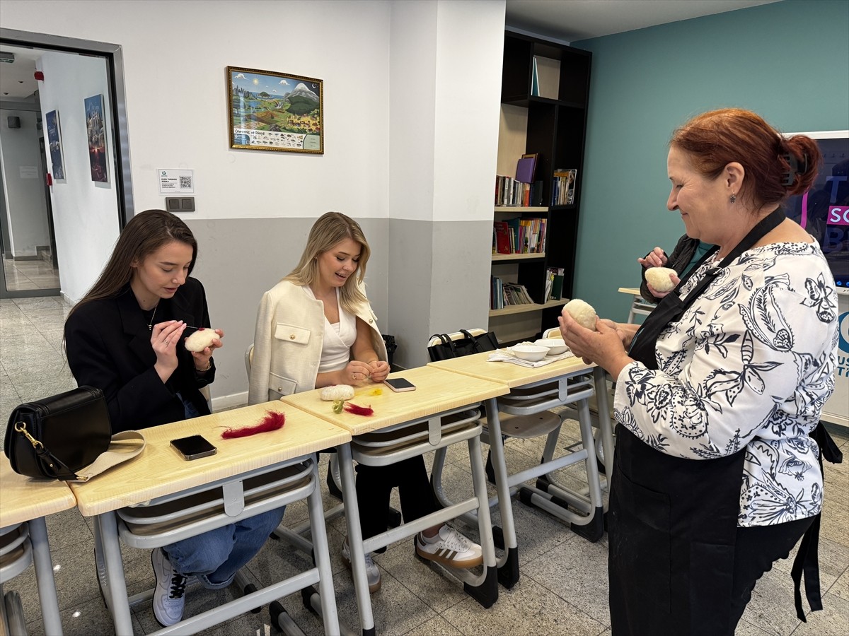 Bosna Hersek'in başkenti Saraybosna'daki Yunus Emre Enstitüsü (YEE) tarafından "Açık Kapı"...
