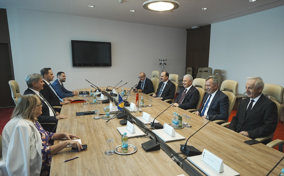 Bosna Hersek Temsilciler Meclisi Başkan Yardımcısı Denis Zvizdic (sol 2), Konya Valisi İbrahim...