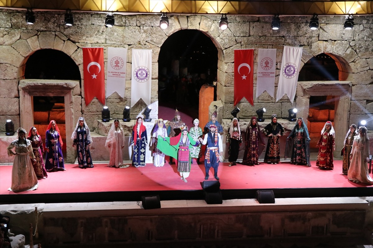 Burdur'da Kibyra Antik Kenti'nde piyanist ve besteci Anjelika Akbar konser verdi. Antalya...