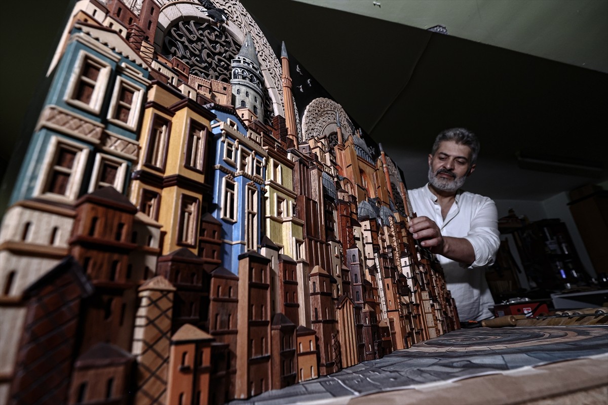 Bursa'da yaşayan Kültür ve Turizm Bakanlığı sanatçısı Semih Çelebi, 6 sanat dalını birlikte...