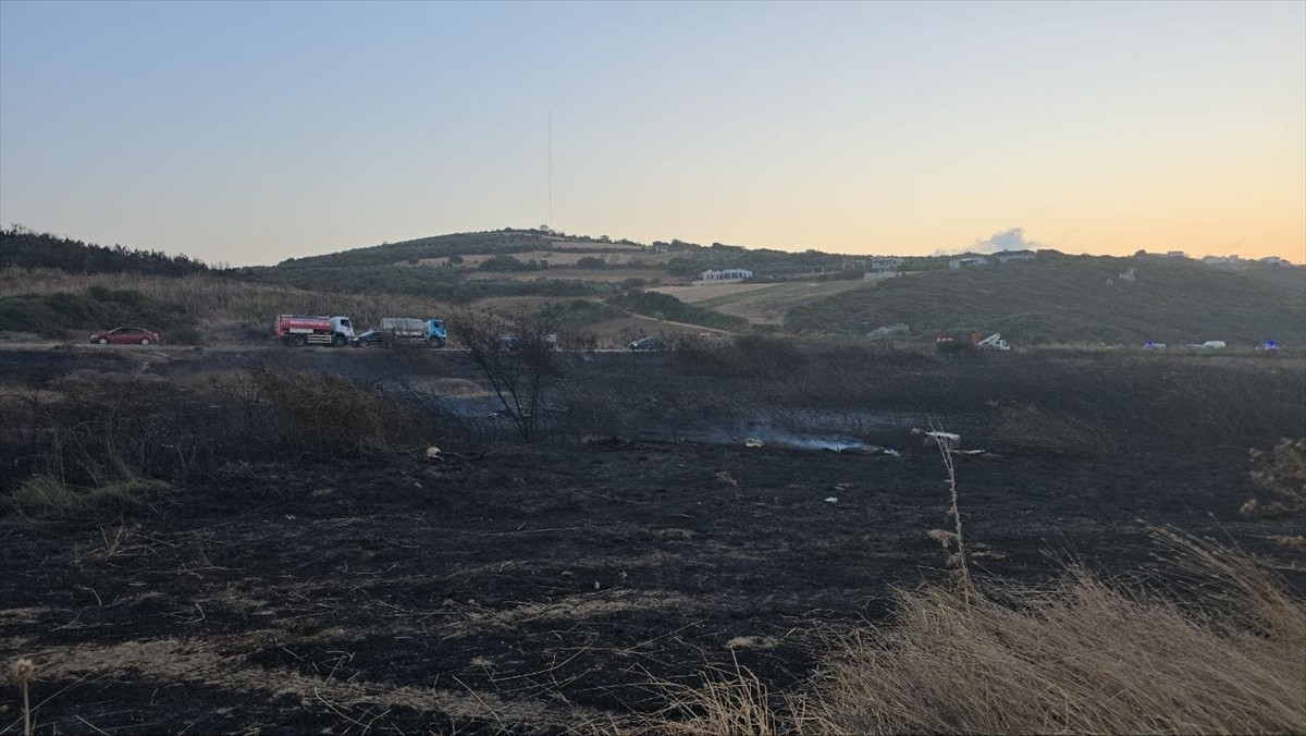 Bursa'nın Mudanya ilçesinde ormanlık alanda çıkan yangın ekiplerin havadan ve karadan...