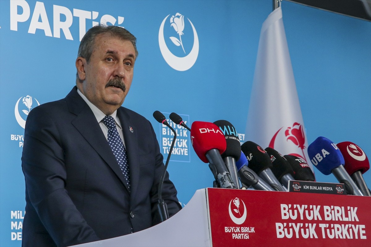 Büyük Birlik Partisi (BBP) Genel Başkanı Mustafa Destici, partisinin genel merkezinde düzenlediği...