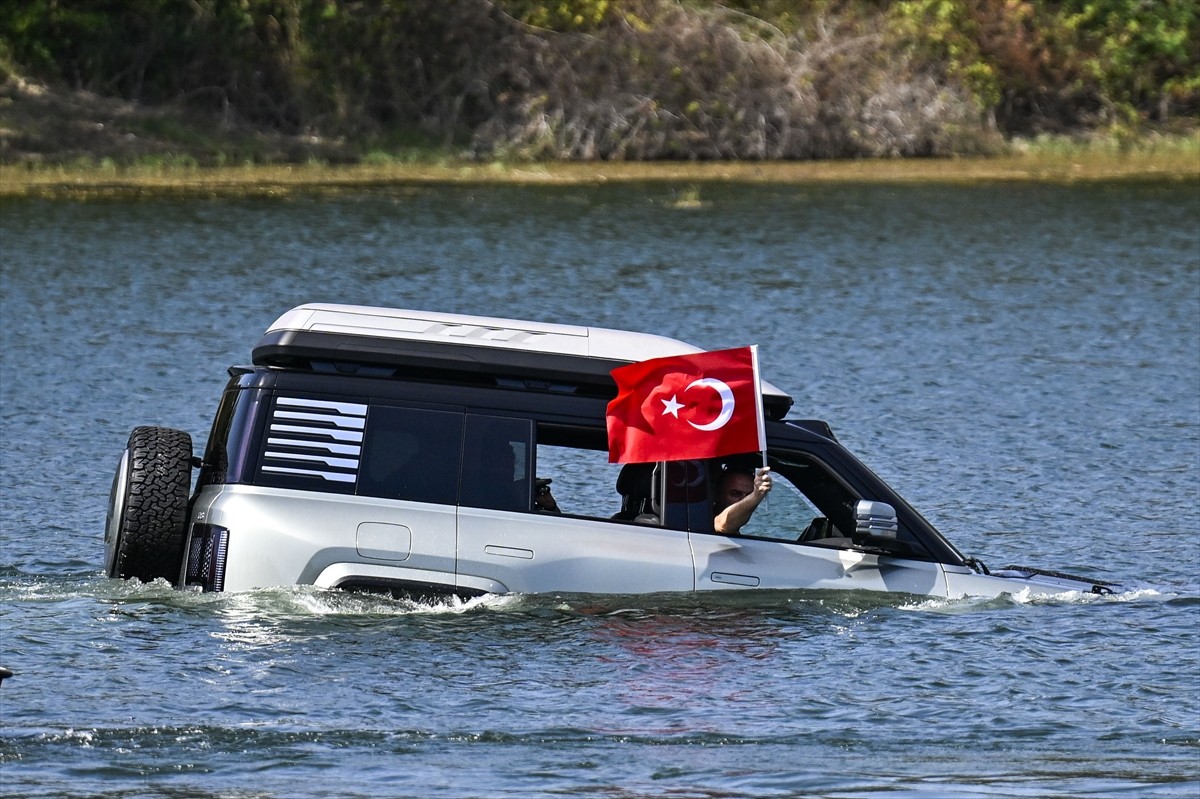 BYD Türkiye, Kemerburgaz'da inşa ettiği özel alanda "Havada, Karada, Suda" temasıyla düzenlediği...