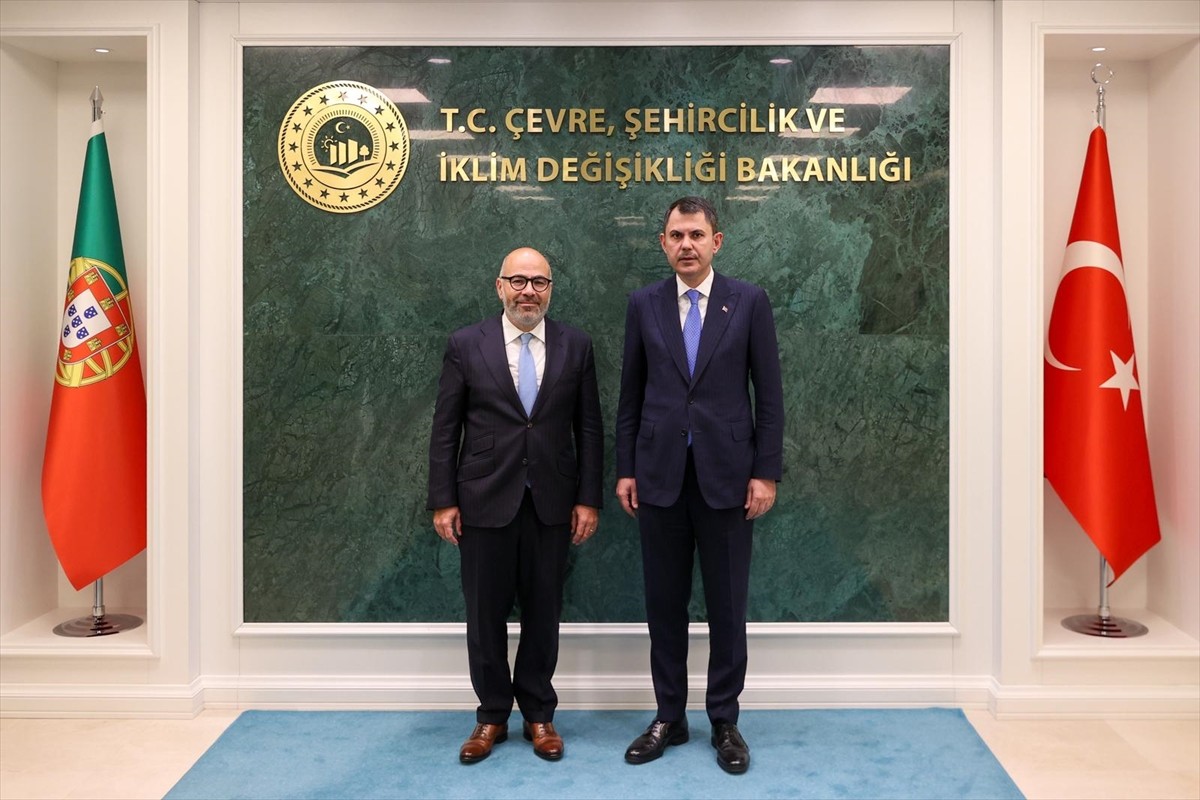 Çevre, Şehircilik ve İklim Değişikliği Bakanı Murat Kurum, Portekiz Altyapı ve Konut Bakanı Miguel...