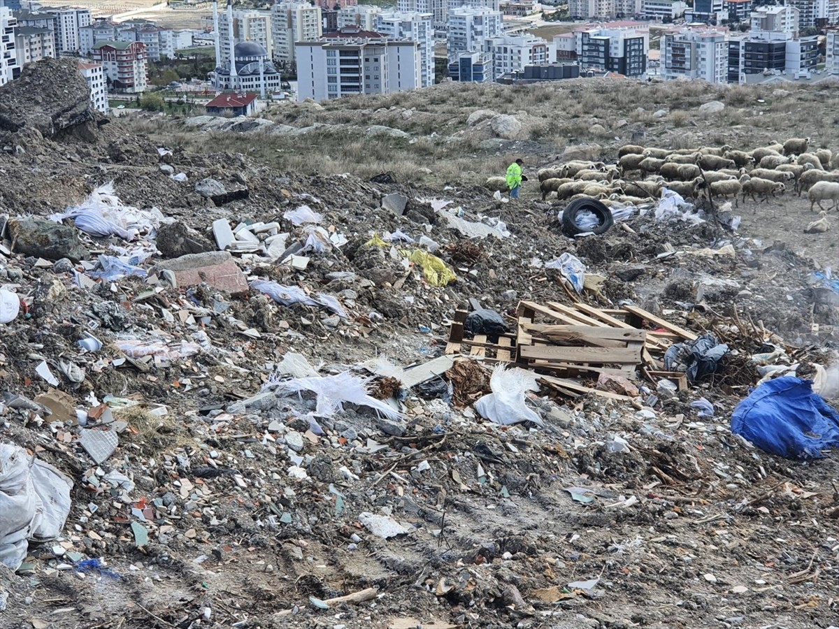 Çevre, Şehircilik ve İklim Değişikliği Bakanlığı, açık alana bırakılan ve zaman zaman alevlenen...