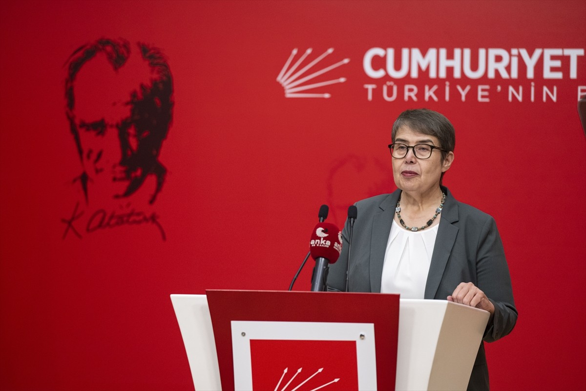 CHP Genel Başkan Yardımcısı Zeliha Aksaz Şahbaz, parti genel merkezinde basın toplantısı...