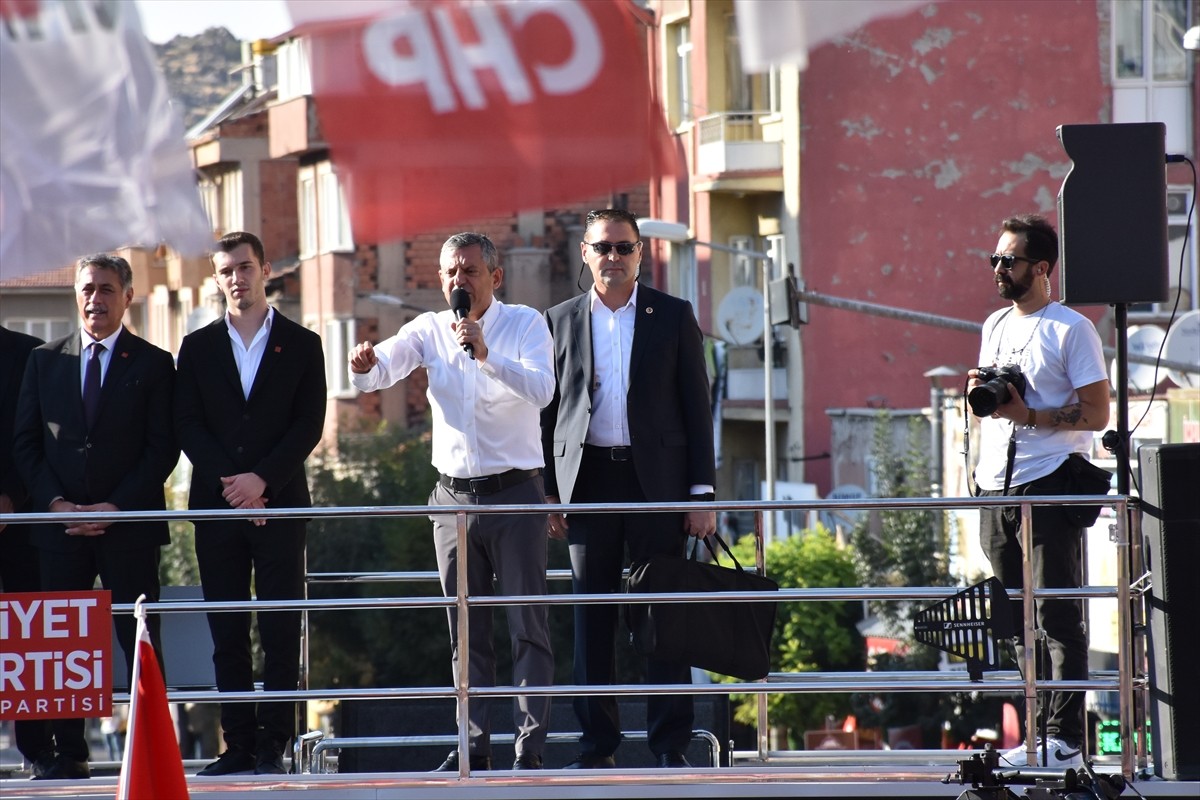 CHP Genel Başkanı Özgür Özel, Afyonkarahisar'da partisince Zafer Meydanı'nda düzenlenen, "Millet...