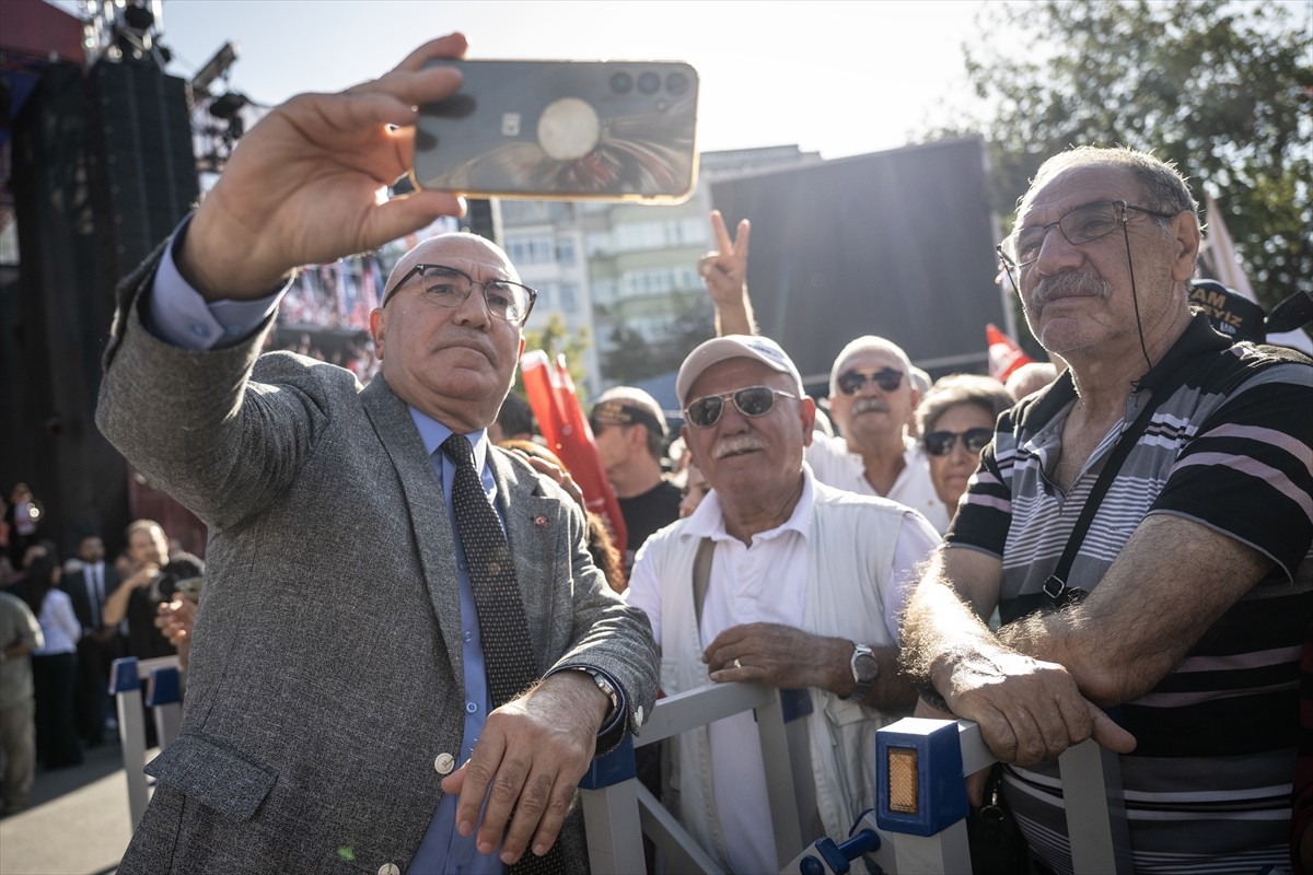 CHP Genel Başkanı Özgür Özel,  partisince Anadolu Meydanı'nda düzenlenen mitinge katılarak konuşma...