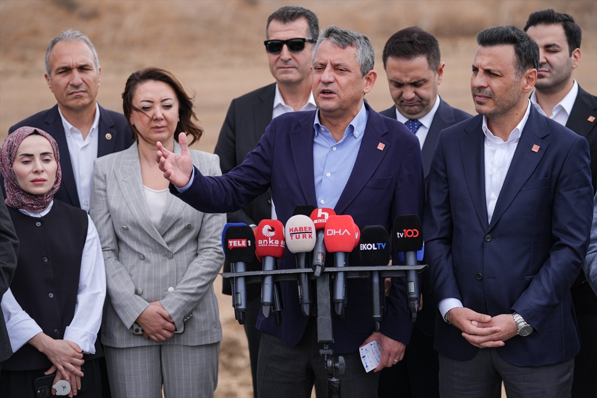 CHP Genel Başkanı Özgür Özel, tutuklanmasının ardından İstanbul Büyükşehir Belediye (İBB)...