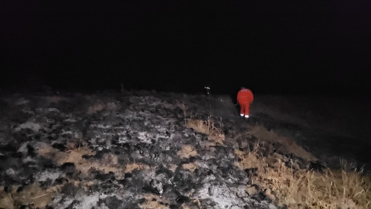 Çorum il merkezine bağlı Çukurören köyü kırsalında çıkan arazi yangını, ormanlık alana...