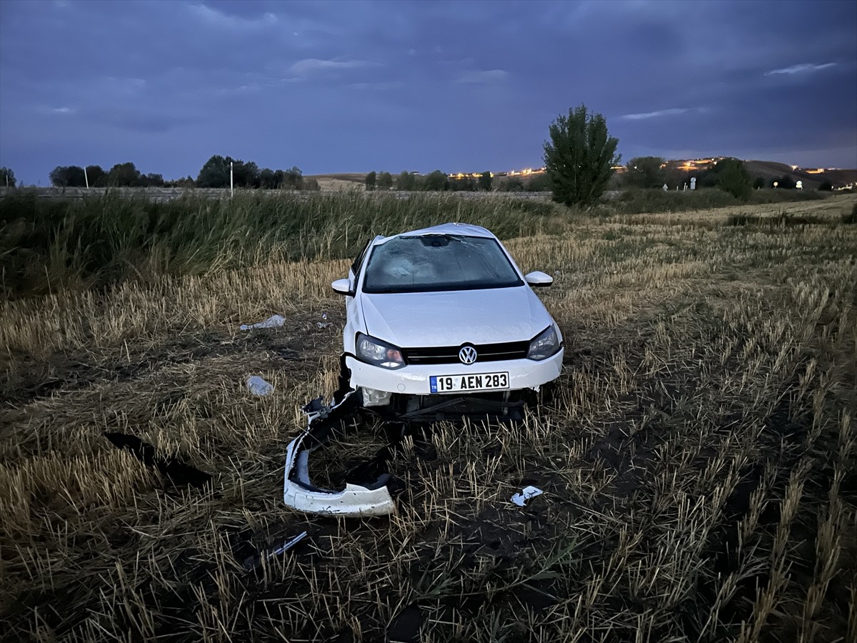 Çorum’un Alaca ilçesinde devrilen otomobildeki 1 kişi öldü, 4 kişi yaralandı.