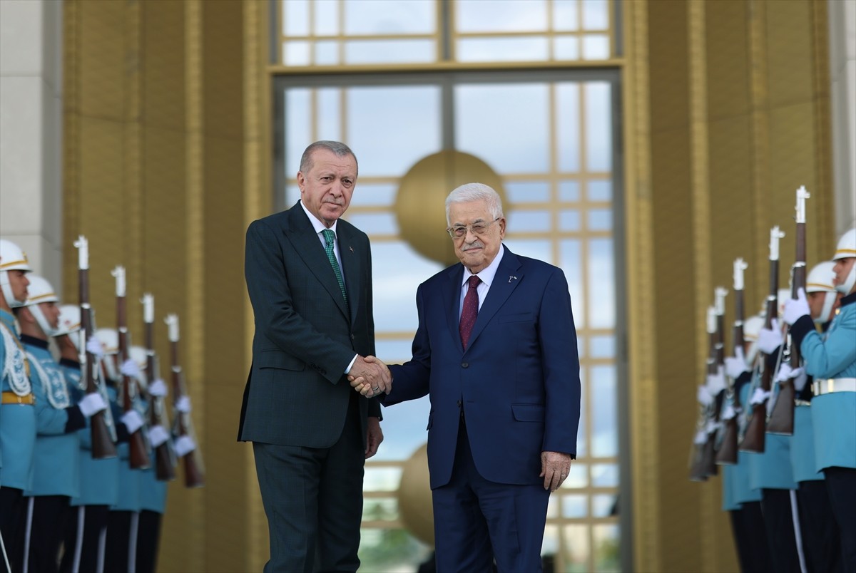 Cumhurbaşkanı Recep Tayyip Erdoğan, Filistin Devlet Başkanı Mahmut Abbas ile bir araya geldi....