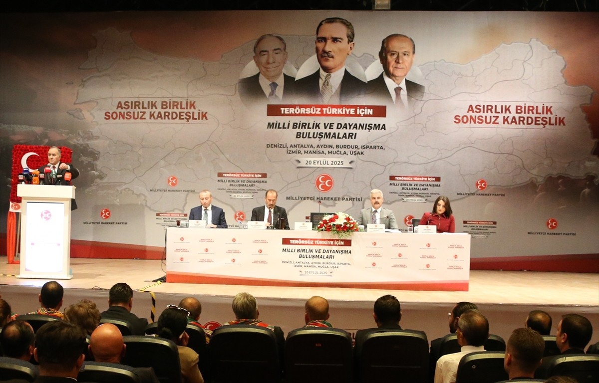 Denizli'de, Milliyetçi Hareket Partisi (MHP) Grup Başkanvekili Erkan Akçay başkanlığında "Terörsüz...
