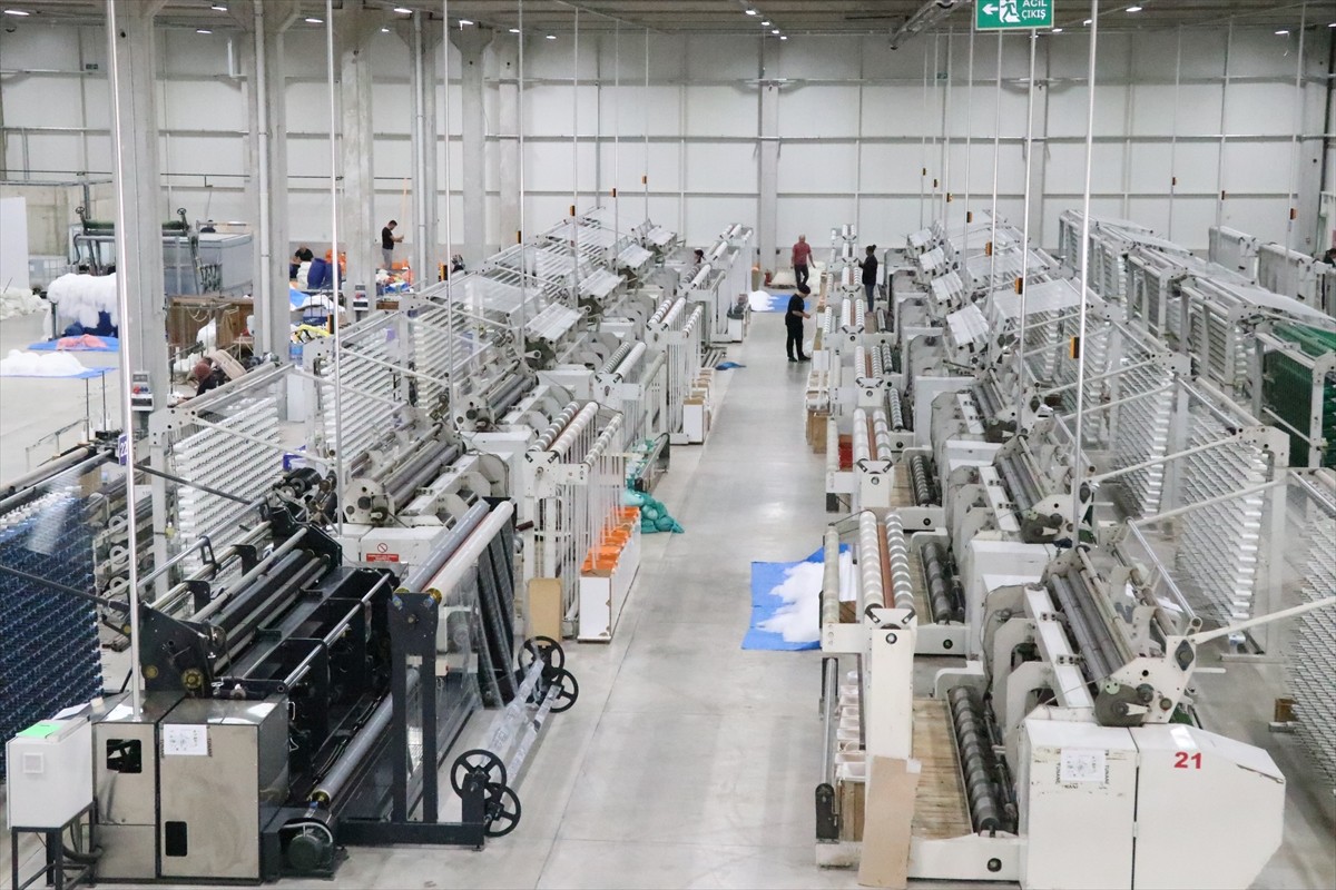 Devletin sağladığı teşvik ve desteklerle Yozgat'ta kurulan fabrikada üretilen düğümlü balık ağları...