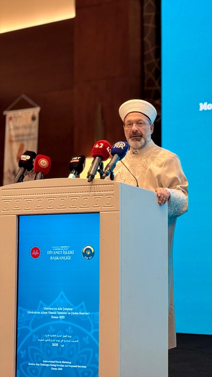 Diyanet İşleri Başkanı Ali Erbaş, Konya'da bir otelde "Günümüzde Aileye Yönelik Tehditler ve Çözüm...