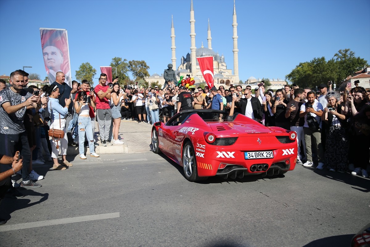Edirne Selimiye Meydanı’nda, dünyanın en prestijli otomobil rallilerinden biri olan Gumball 3000...