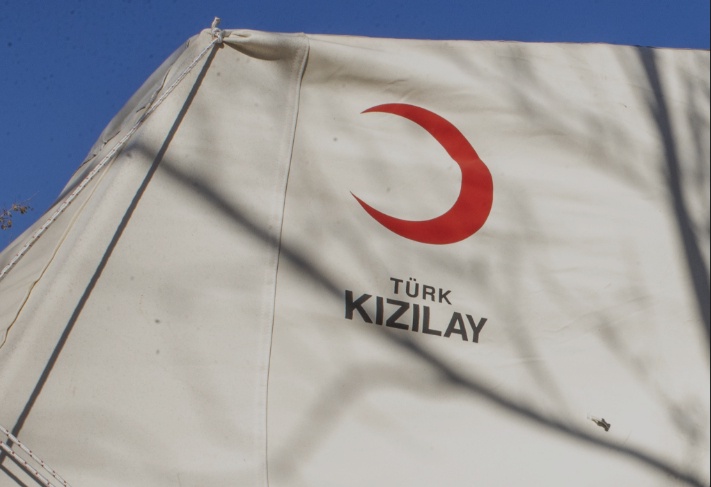 Ege'de Öğrencilere Çifte Müjde: Aydın'da AYKART, Uşak'ta Kızılay'dan Forma Desteği