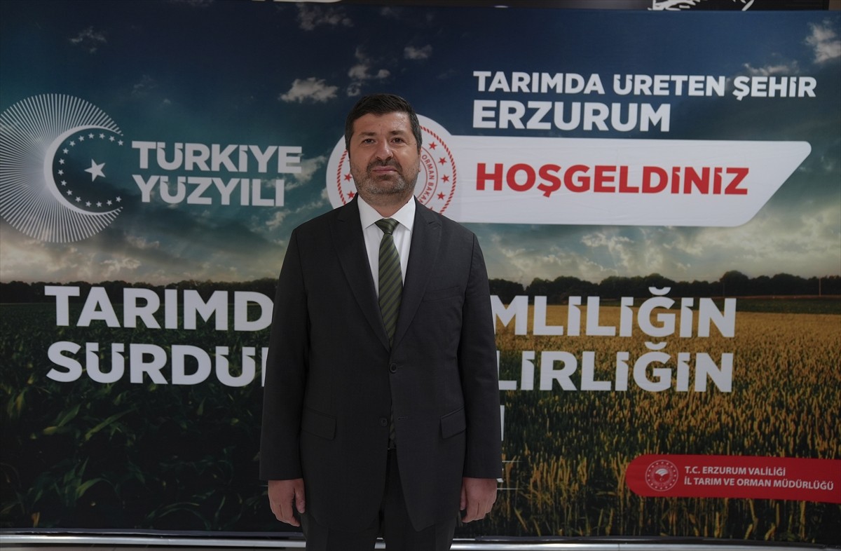 Erzurum'da çevre illerden gelen veteriner hekimlere yönelik, buzağı sağlığı konusunda eğitim...