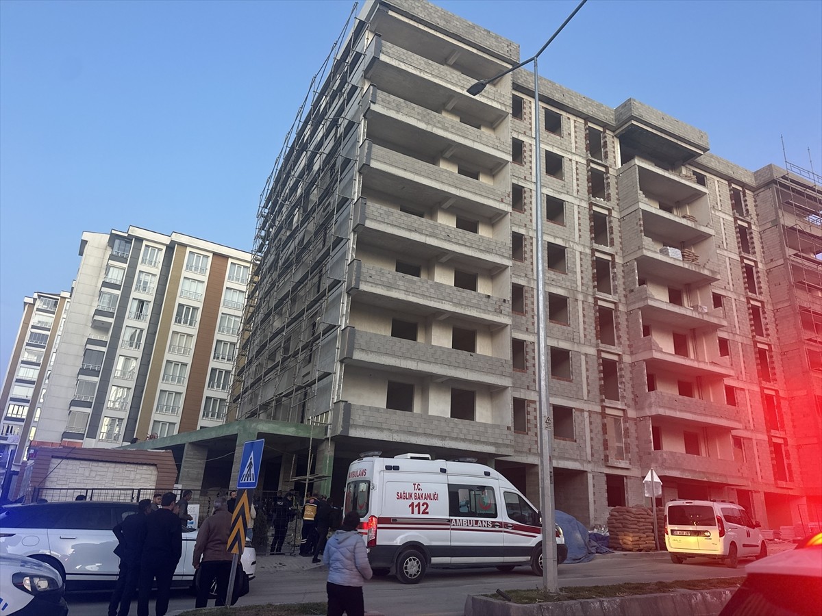  Erzurum'da inşaat halindeki apartmanın 7. katından düşen işçi hayatını kaybetti.