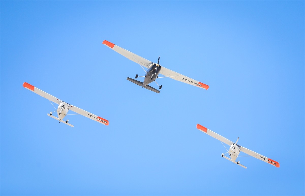 Eskişehir'in Sivrihisar ilçesinde bu yıl 10'uncusu düzenlenen "Sivrihisar Hava Gösterileri"...