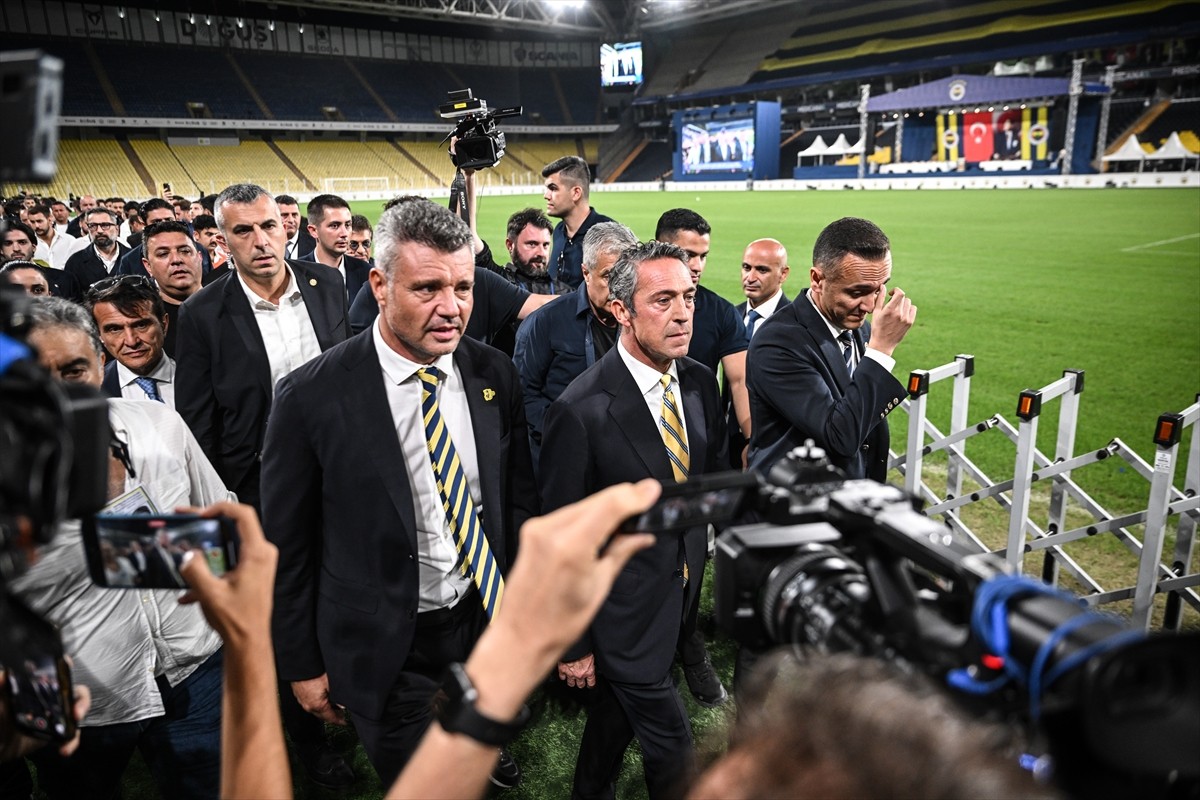 Fenerbahçe Kulübünde gerçekleştirilen olağanüstü seçimli genel kurulda resmi olmayan sonuçlara...