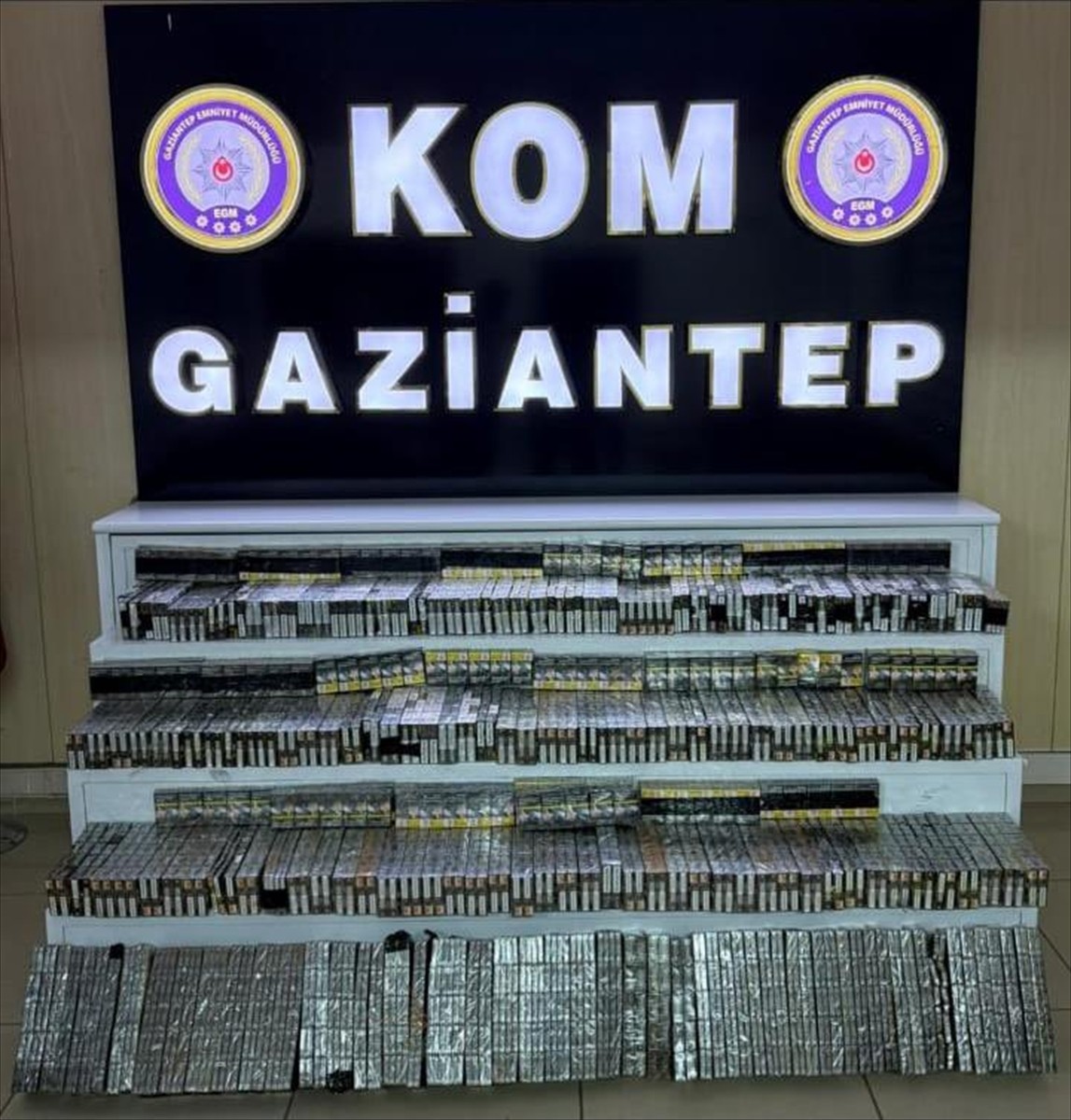 Gaziantep'te düzenlenen kaçakçılık operasyonunda 2 şüpheli tutuklandı. Operasyonlarda 2 milyon 340...