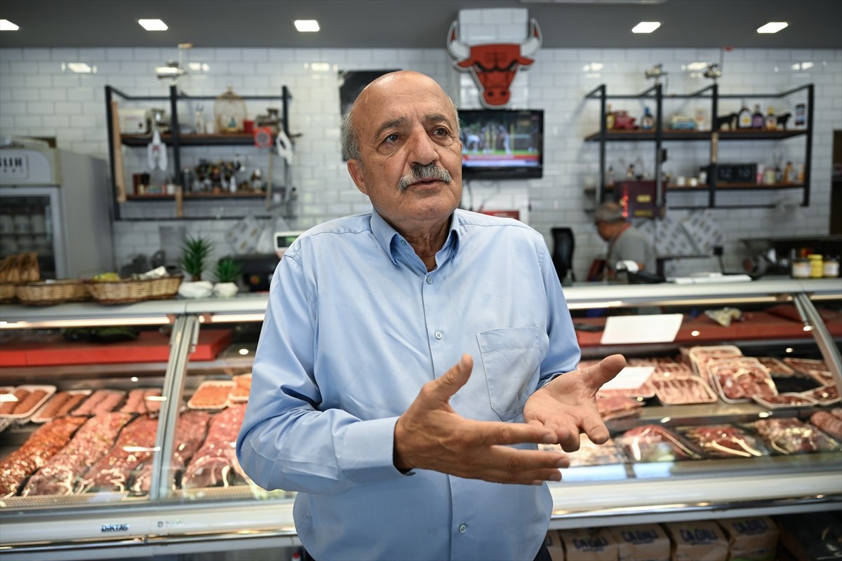 Gaziantep'te, Tarım ve Orman Bakanlığı gıda kontrol görevlileri ile belediyenin yaptığı...