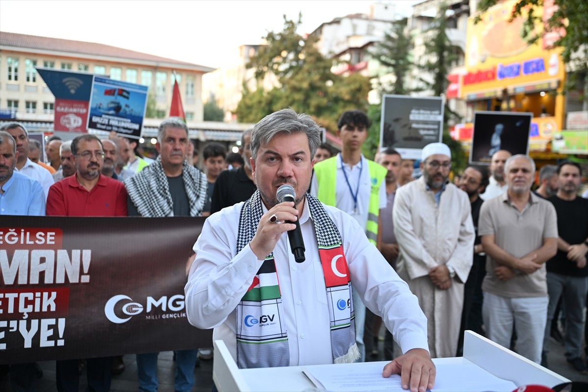 Gaziantep'te vatandaşlar İsrail'in Yemen ve Gazze'ye düzenlediği saldırıları protesto etti....