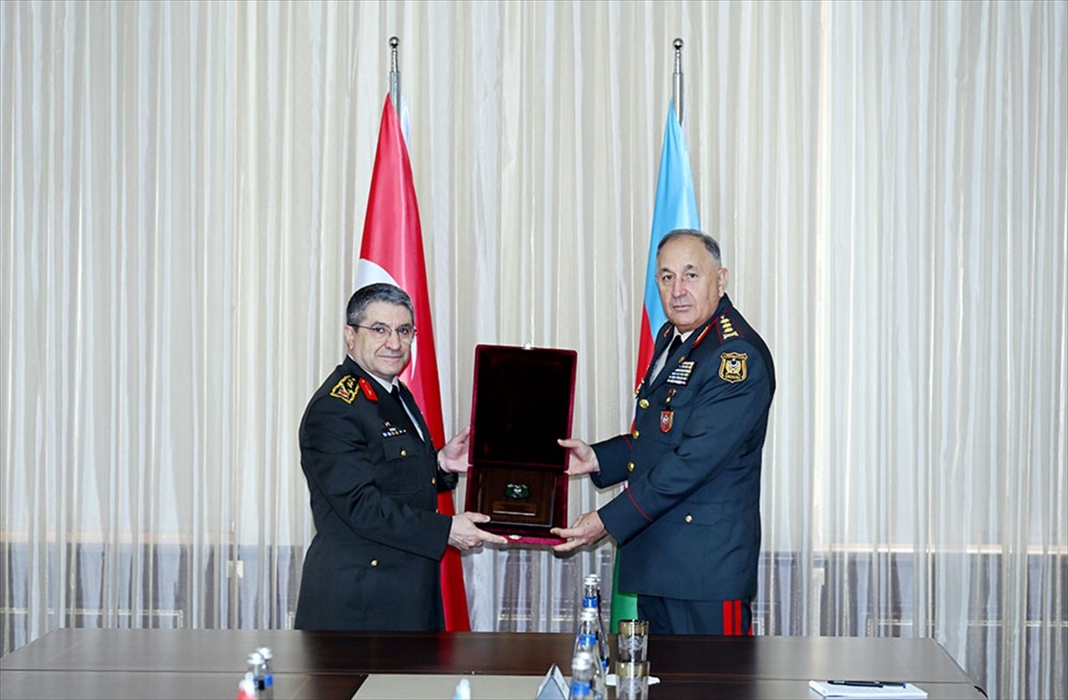 Genelkurmay Başkanı Orgeneral Selçuk Bayraktaroğlu (solda), resmi temaslarda bulunmak üzere...