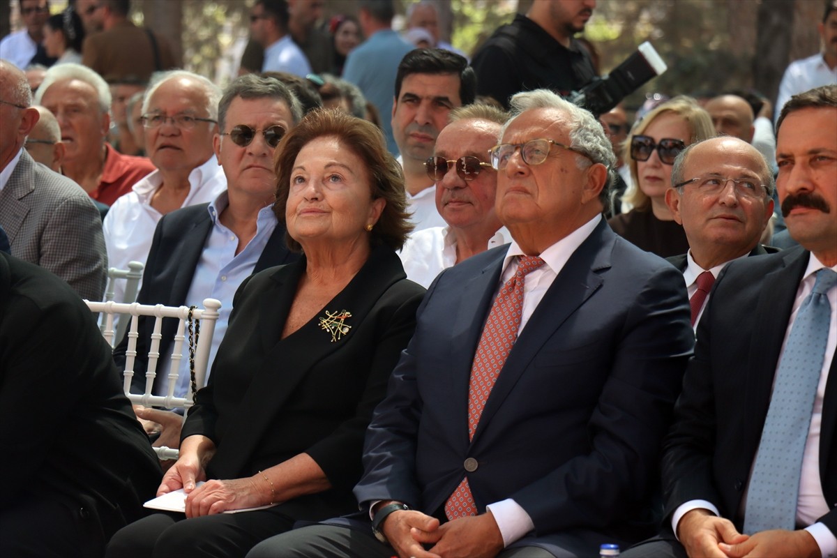 Hatay'da 6 Şubat 2023'teki depremlerde yıkılan ortaokulun yerine eski başbakanlardan Mesut Yılmaz...