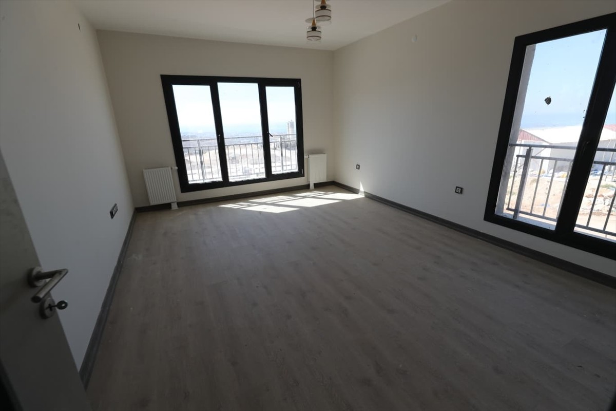 Hatay'ın İskenderun ilçesinde, 6 Şubat 2023'teki depremlerin ardından yapımına başlanan 2 bin 826...