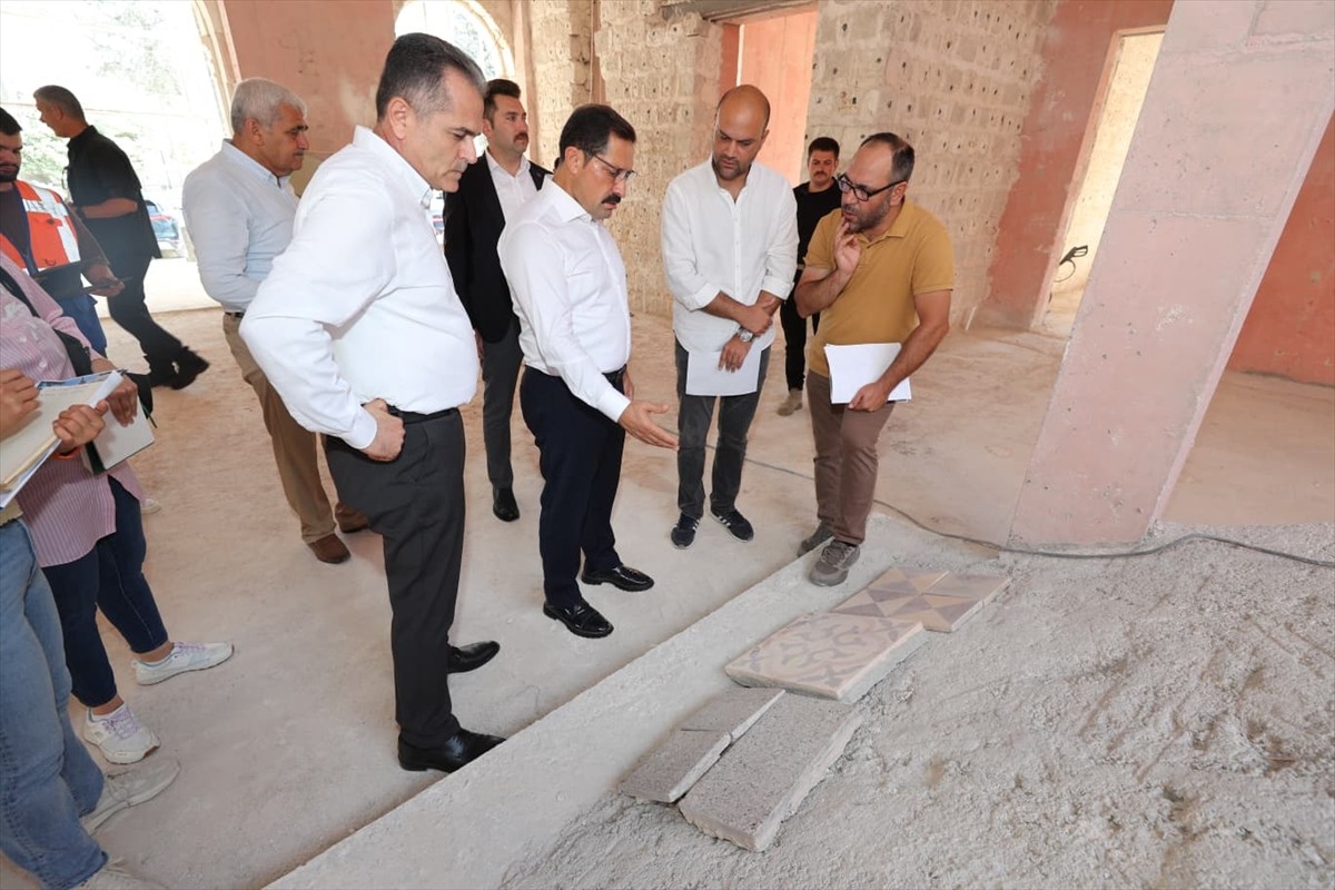 Hatay Valisi Mustafa Masatlı, 6 Şubat 2023'teki depremlerde ağır hasar alan ve restorasyonu süren...