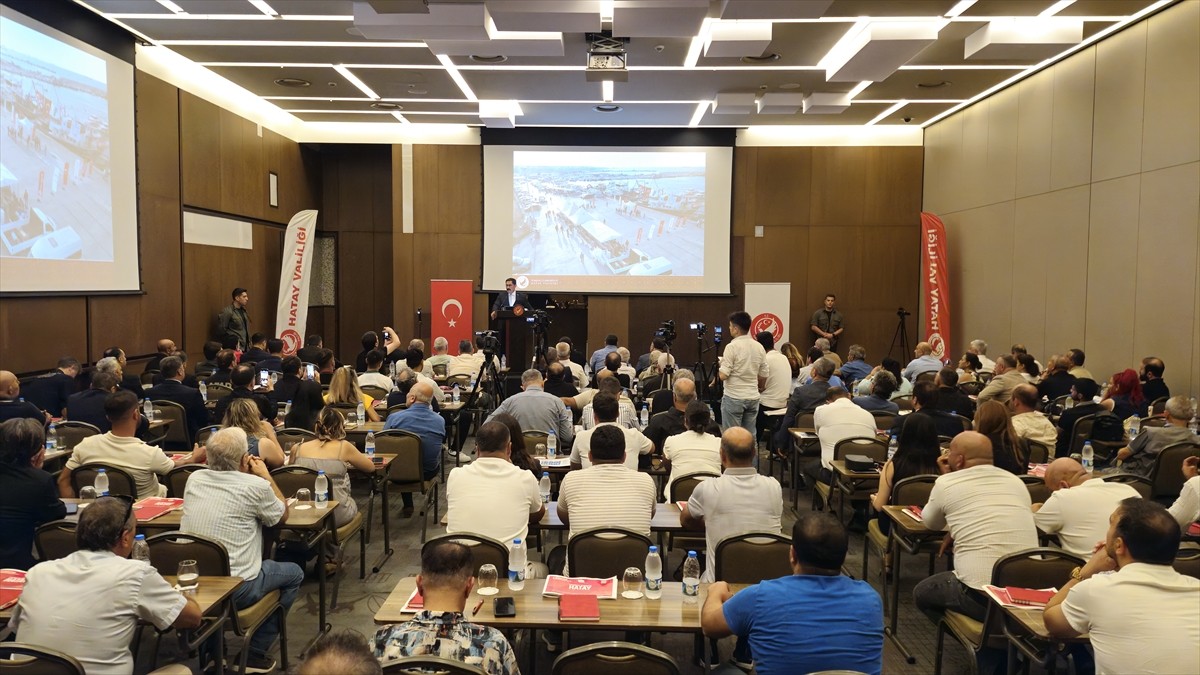 Hatay Valisi Mustafa Masatlı, 6 Şubat 2023'teki depremlerden etkilenen kentte yürütülen...