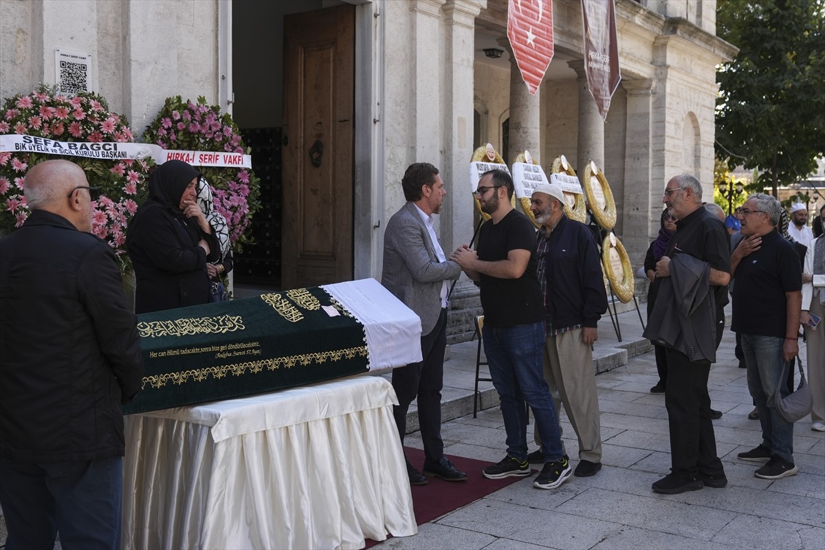 Hayatını kaybeden Veysel Karani'nin 58. kuşaktan torunu Gülden Samir için Hırka-i Şerif Camisinde...