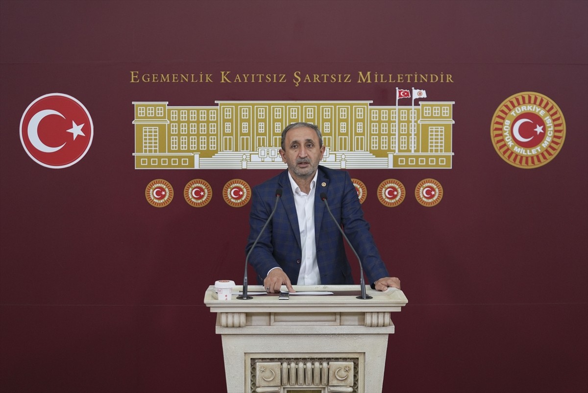 HÜDA PAR Gaziantep Milletvekili Şahzade Demir, Meclis'te düzenlediği basın toplantısında...